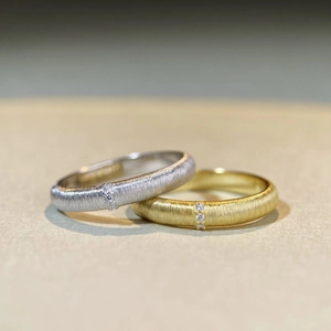 Minimalist 925 sterling silver brushed rings with vertical diamonds in gold and silver