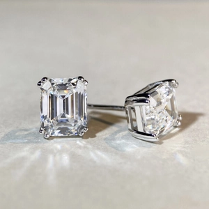 Boucles d'oreilles S925 argent sterling moissanite taille émeraude et serti à quatre griffes
