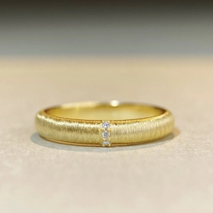 925 silver 18k gold brushed ring with three vertically set diamonds on matte finish