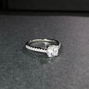 Classic S925 sterling silver four-prong solitaire ring with brilliant round moissanite