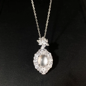 Collana in argento S925 con ciondolo in giada ovale e cristalli lucidi stile cinese