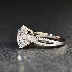 5 carat round moissanite solitaire ring in S925 silver with a split shank pavé design
