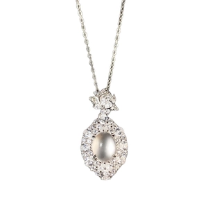 Collana in argento S925 con ciondolo ovale in giada e halo di diamanti luminosi