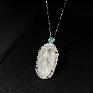 Élégant collier feuille en argent 925 avec pendentif en agate blanche et chaîne en argent