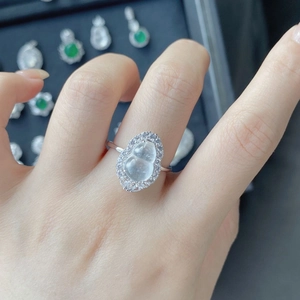 Bague ajustable en argent avec jadeite en forme de gourde et diamants brillants