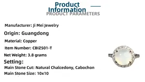 Macro detail of chalcedony ring with dimensions 10x10mm and 3.8g net weight info
