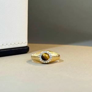 Bague en argent S925 doré brossé avec pierre oeil de tigre et halo de diamants
