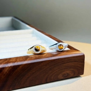 Bague en argent sterling S925 brossé avec pierre œil de tigre ovale et détails en zircon