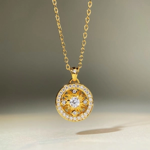 Collier Pendentif Boussole en Cuivre Vintage pour Femme Plaqué Or 18K Argent Incrusté de Strass Bijoux de Mode