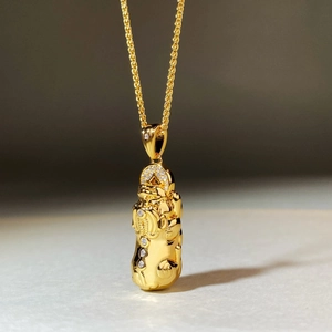 Poliertes 18K vergoldetes PiXiu Anhänger Halskette mit Diamanten und gewebter Goldkette