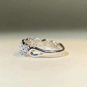 Retro S925 sterling silver lace ring with zircon cluster flower and hollow patterns
