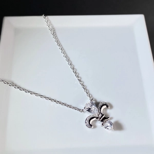 925 silver fleur-de-lis necklace with drop-shaped white gemstone and zircon accents