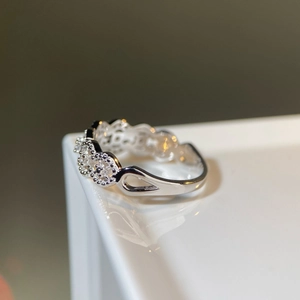 Exquisite S925 sterling silver lace ring with sparkling cubic zirconia hollow details