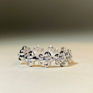 Polished S925 silver ring featuring vintage iris flower patterns with a gold-plated finish