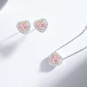 Detail von S925 Silber Herz Schmuckset mit rosa Zirkonia Steinen und Halo Fassung