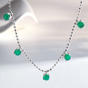 Élégant collier perlé en argent sterling S925 avec cinq pierres de calcédoine verte
