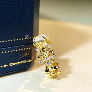 S925 sterling silver fleur-de-lis ring with 1 carat ice cut stone in 18K gold finish