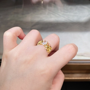 Macro shot of 18K gold plated S925 silver iris ring with 1ct ice flower cut zircon