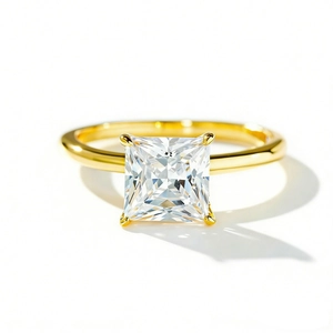 Bague en argent S925 moissanite 2ct taille princesse plaquée or 18k avec serti à quatre griffes