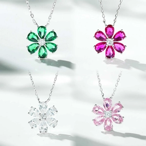 Collier Pendentif Fleur en Argent Sterling 925 pour Femme avec Zirconia Incrusté Chaîne de Clavicule Élégantes Boucles d'Oreilles Clous Florales Bijoux de Mode