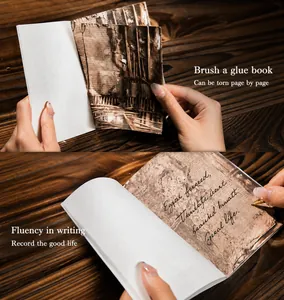 Détail de papier scrapbooking vintage thème forêt avec reliure adhésive pour journaux créatifs