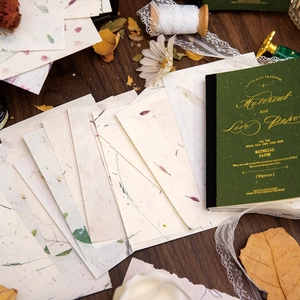Vintage Scrapbooking-Papierset mit dunkelgrünem Notizbuch und Pflanzenfaser-Papiertexturen