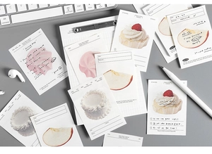 Detail van geïllustreerde dessert plaknotities met lay-outs voor een dagelijkse planner