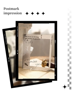 Dettaglio di adesivi in PET vintage con testo inglese per scrapbooking e diari