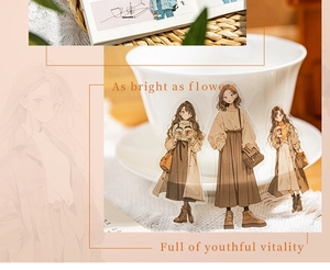 Détail de stickers en PET illustrant des jeunes filles de style automnal sur une tasse