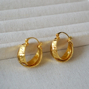 Vintage hammered texture double hoop earrings in gold plated brass for women