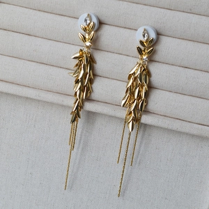 Boucles d'oreilles élégantes en épi de blé doré avec pompons et cristaux de luxe
