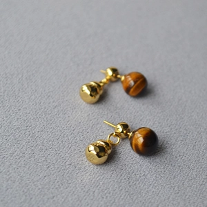 Exquisite 925 silver gourd stud earrings featuring natural tiger eye stones and gold finish