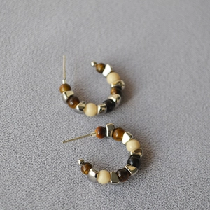 Retro C-shaped tiger eye stone beaded stud earrings with silver accents for women