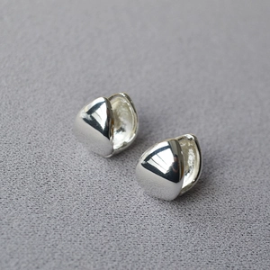 Polished silver teardrop brass earrings with a minimalist geometric water drop design