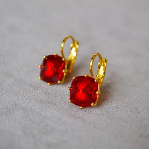 Boucles d'oreilles vintage dorées avec pierres magenta taille coussin et fermoirs