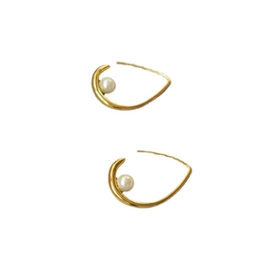 Elegant gold hook earrings with round white pearls in a minimalist waterdrop design