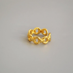 Bague ajustable minimaliste en laiton plaqué or 18 carats avec motif chaîne chic