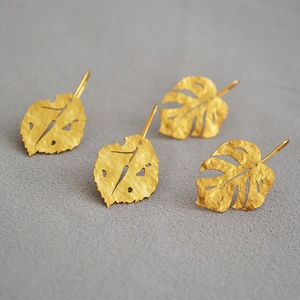 Vintage Gold Copper Leaf Drop Earrings For Women Monstera Leaf Hammered Texture Frosted Dangle Earrings Minimalist Jewelry
