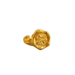 Bague ouverte dorée avec texture de lave irrégulière et motif abstrait rétro chic