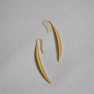 Minimalist Brass Gold Silver Plated Long Curved Moon Earrings For Women Punk Wolf Tooth Shape Dangle Earrings Fashion Jewelry