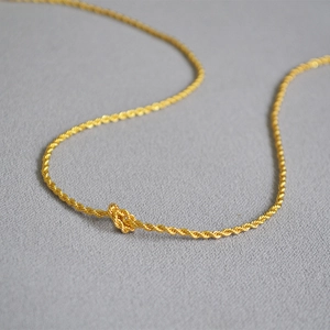 Collier Chaîne en Corde Torsadée en Cuivre Minimaliste Pour Femmes Design de Nœud Plaque Or Bijoux de Mode Accessoire Elegant