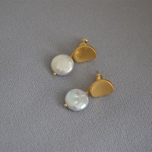 French vintage baroque pearl stud earrings with 925 silver needles in gold plating