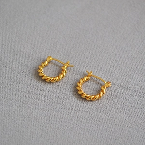 Élégantes boucles d'oreilles créoles torsadées en laiton plaqué or de style français