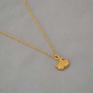 Elegant gold ginkgo leaf pendant necklace on refined O-chain with detailed leaf veins