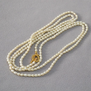 Collier de Künstliche Perles de Riz d'Eau Douce Français Femme Laiton Plaqué Or Fermoir Cabillot Sautoir Long Multicouche Bijoux