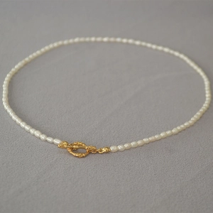 Collier Ras du Cou Vintage Français en Perles d'Eau Douce Branche Fleurie Laiton Plaqué Or Fermoir Cabillot Femme Bijoux