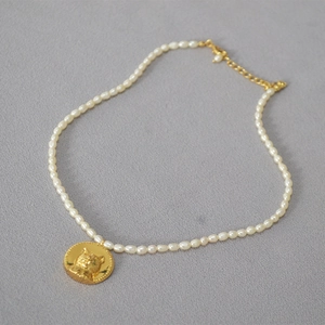 Vintage Brass Gold Plated Cat Head Coin Relief Pendant Freshwater Rice Pearl Necklace For Women Delicate Handmade Animal Jewelry Gift