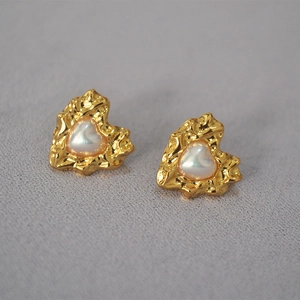 Vintage gold heart earrings with hammered texture and iridescent shell inlay