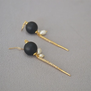 Elegant long fringe baroque earrings with black beads, pearls and sparkling zircons