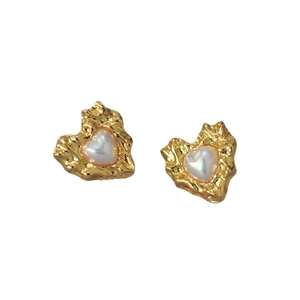 Vintage style hammered gold heart stud earrings with inlaid shell pearls on white background